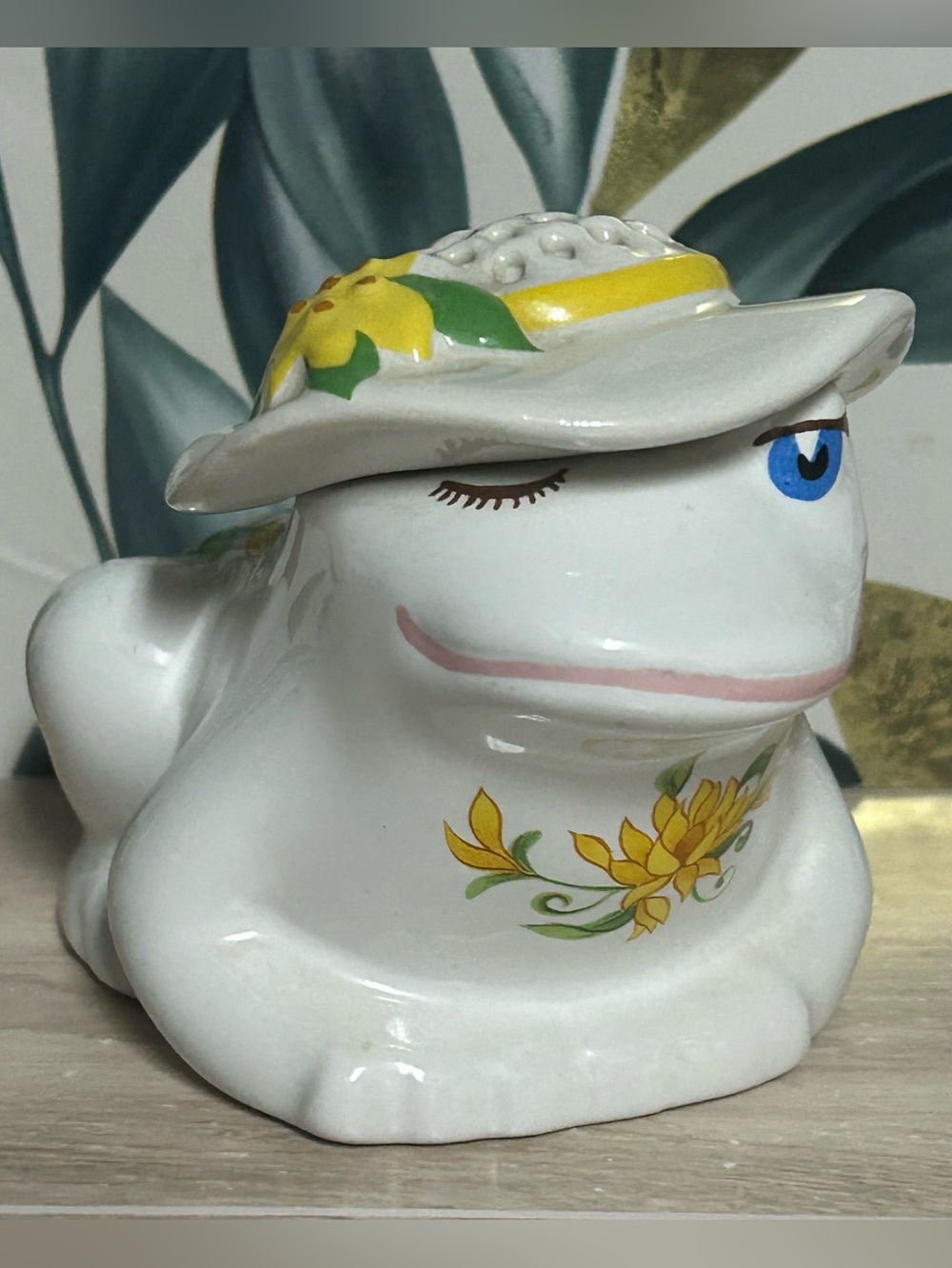 Vintage Avon 1980 “Winking Frog" Potpourri Holder